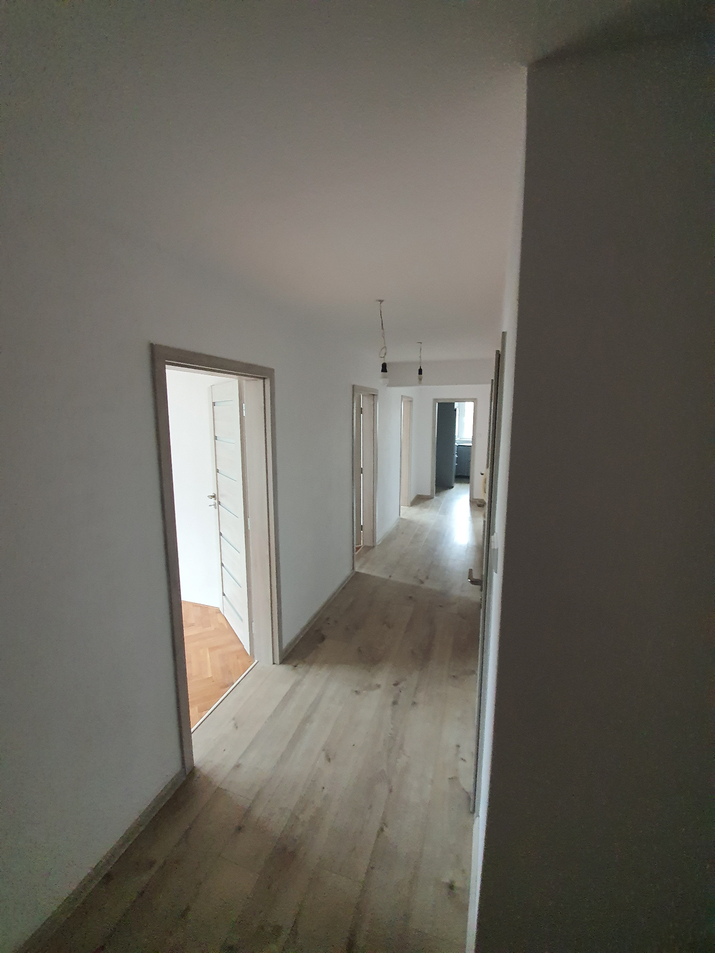 Chodba bytu po výmalbě
